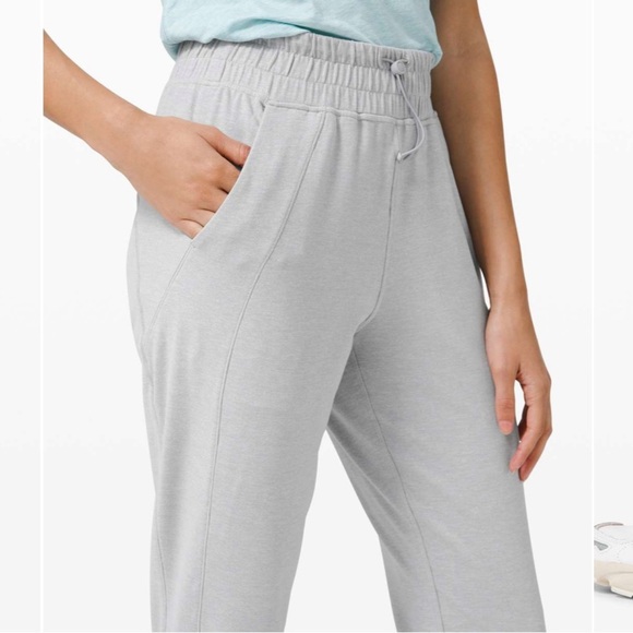 Lululemon 🍋 Ready to Rulu Jogger Cinch Color: Heathered Silver Drop - Picture 4 of 15